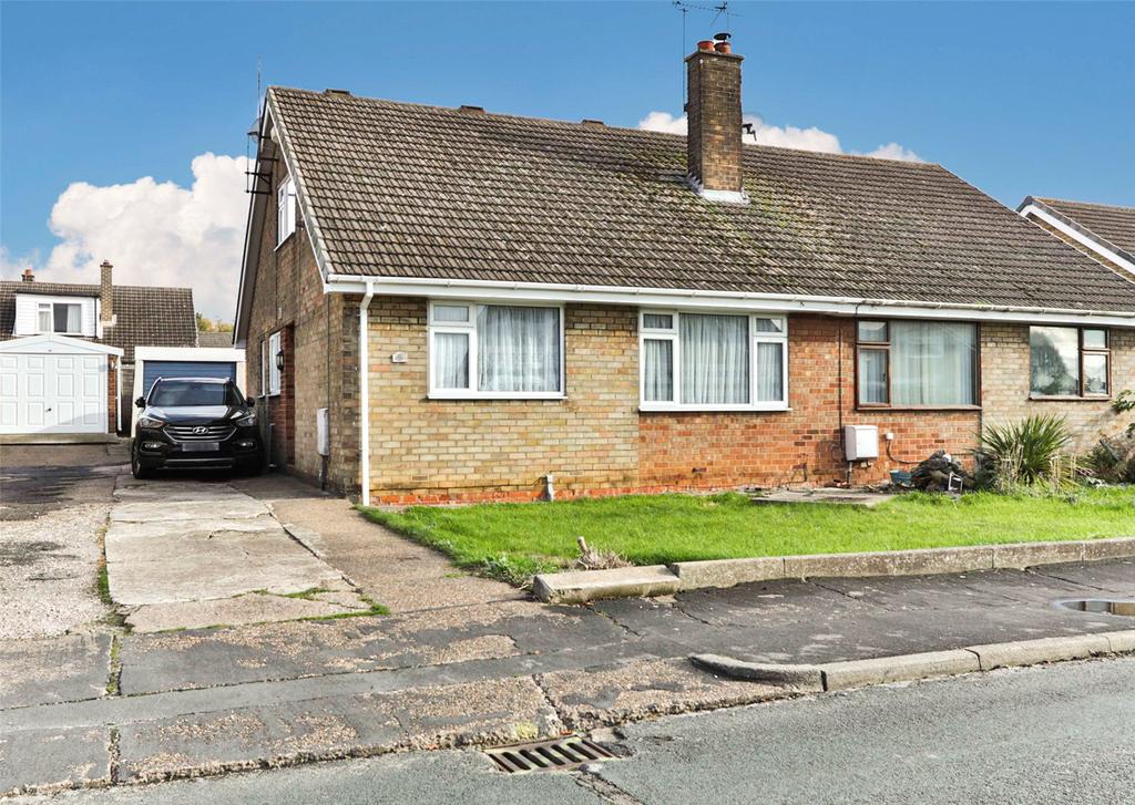 Owst Road, Keyingham, Hull, HU12 3 bed semidetached house £150,000