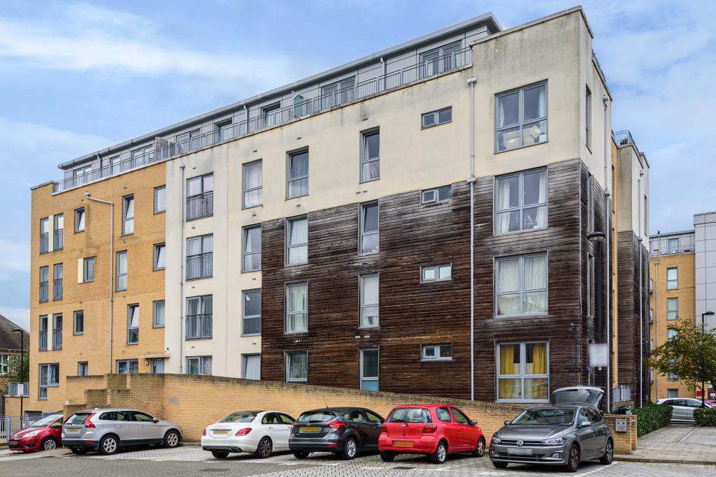 Domus Court, Edgware, HA8 2 bed apartment £1,325 pcm (£306 pw)