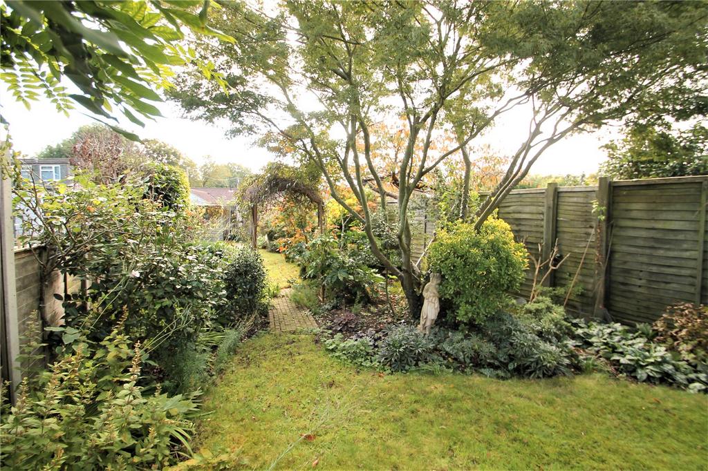 Rosemary Lane, Blackwater, Camberley... 2 bed end of terrace house £