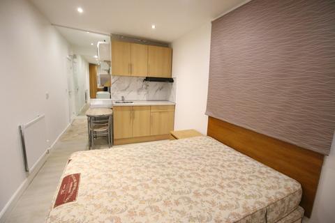 undefined, Great South West Road, HOUNSLOW, Greater London, TW4