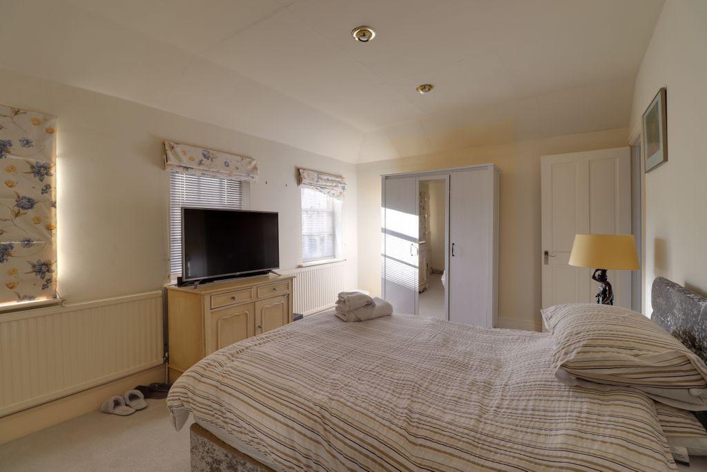 Bedroom 1 (Double)