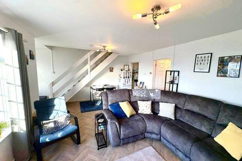3 bedroom semi-detached house to rent, Hunters Ridge, Brackla, Bridgend