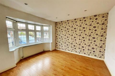 19 Oak Glen, Hornchurch, RM11 2NS