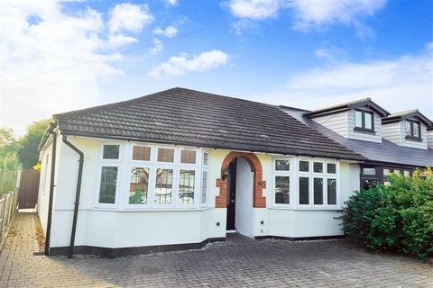 19 Oak Glen, Hornchurch, RM11 2NS