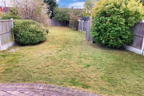 19 Oak Glen, Hornchurch, RM11 2NS