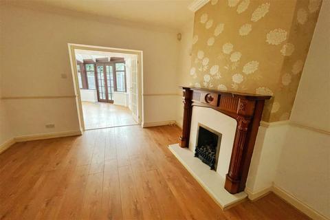 19 Oak Glen, Hornchurch, RM11 2NS