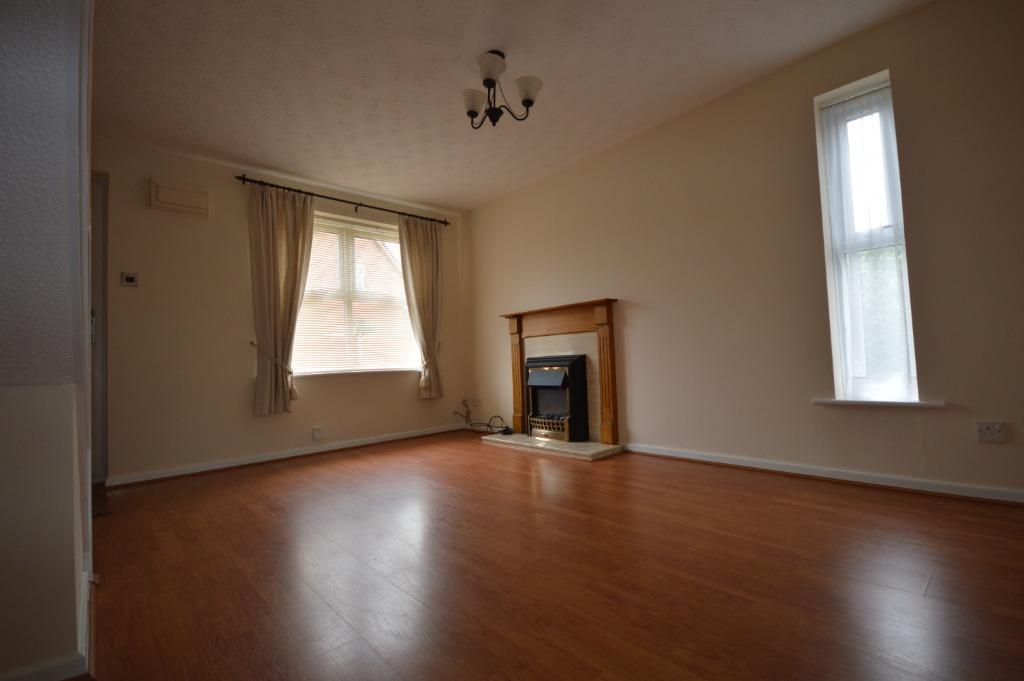 Lambourn Drive, Coppenhall, Crewe, CW1 2 bed semidetached house £675