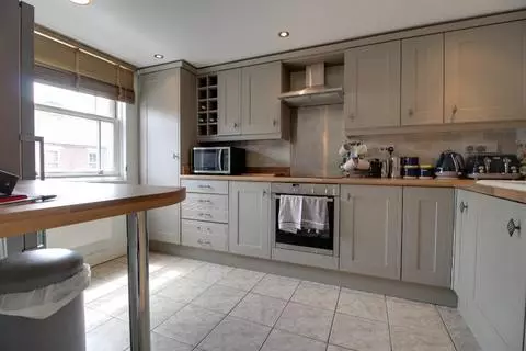 2 bedroom flat to rent - View 3