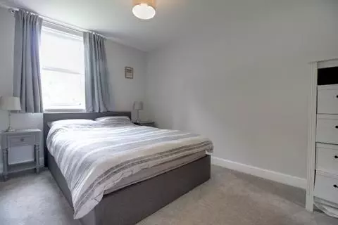 2 bedroom flat to rent - View 4