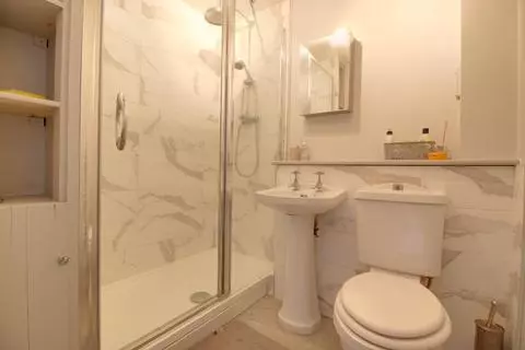 2 bedroom flat to rent - View 5