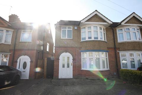 3 bedroom semi-detached house to rent, Norfolk Road, Luton, LU2