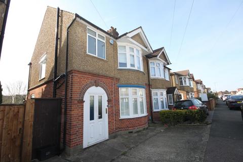 3 bedroom semi-detached house to rent, Norfolk Road, Luton, LU2