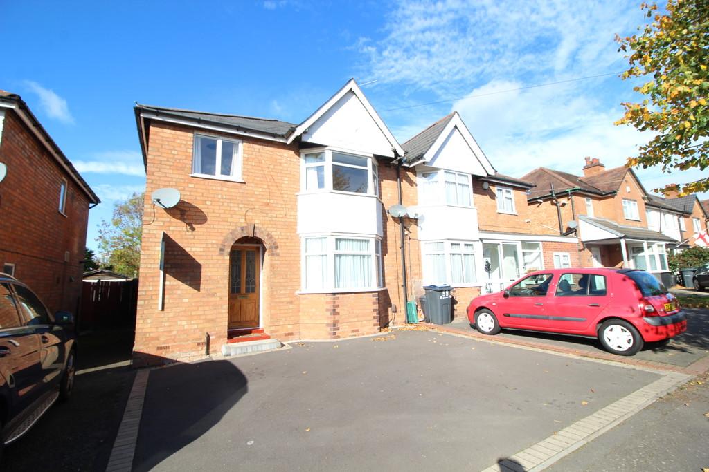 Baldwins Lane, Hall Green 3 bed semidetached house £900 pcm (£208 pw)