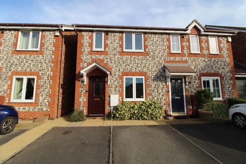 2 bedroom semi-detached house to rent, Ullswater Close, Gamston