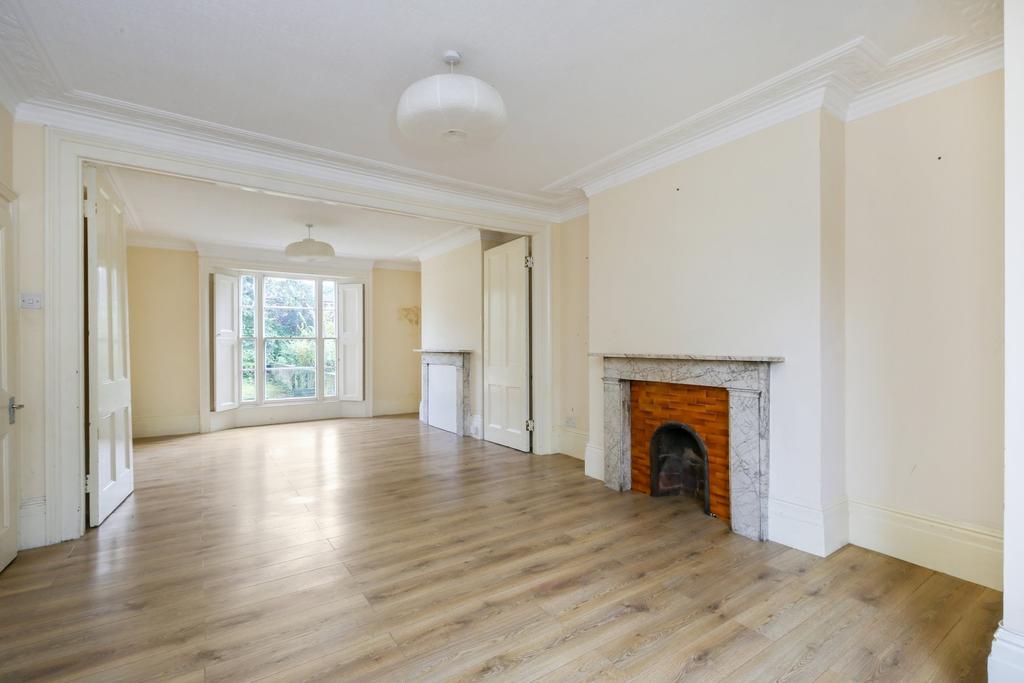 Elm Grove, Peckham, SE15 5 bed semidetached house £2,990 pcm (£690 pw)