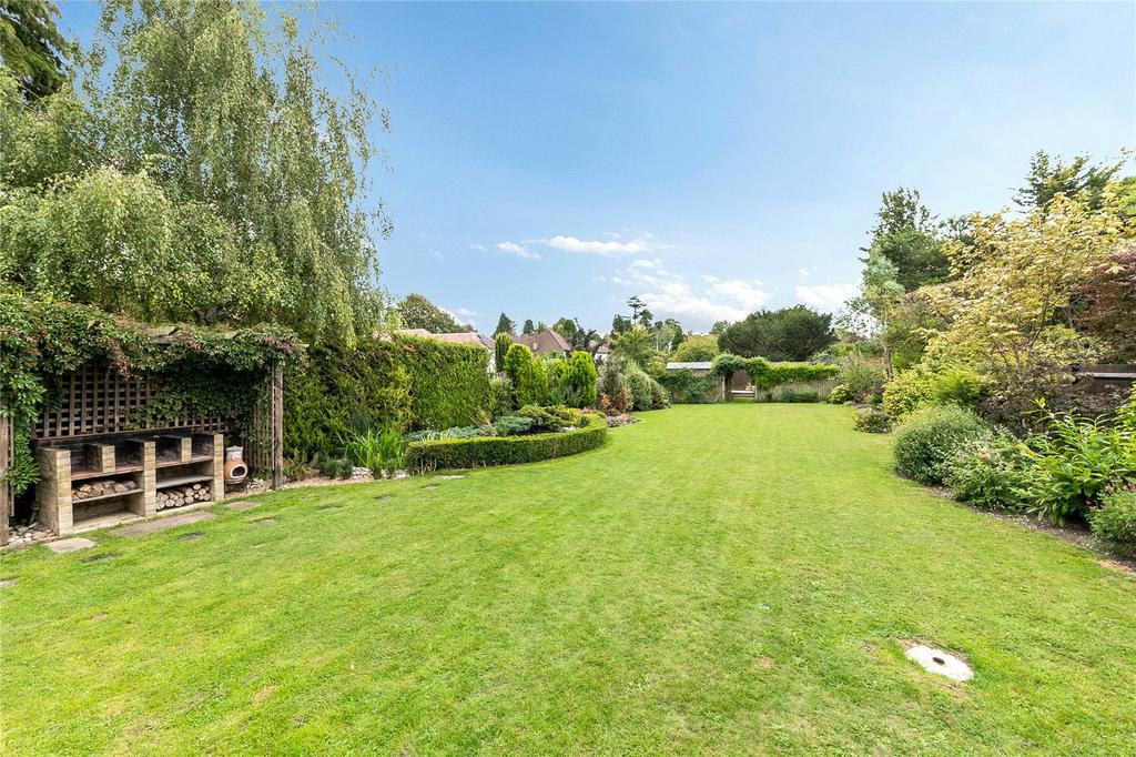 Brambledown Road, Wallington, SM6 5 bed detached house £1,250,000