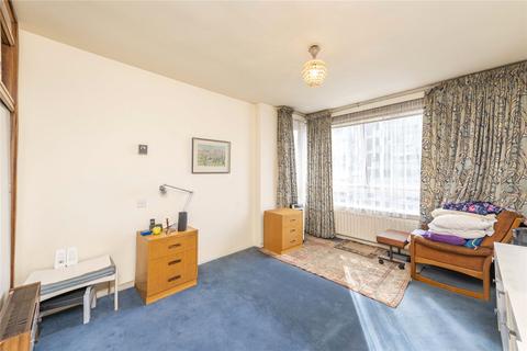 394 The Water Gardens, London, W2 2DL