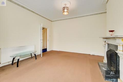 3 bedroom terraced house for sale, Lynford Gardens, Seven Kings, Essex IG3 9LY