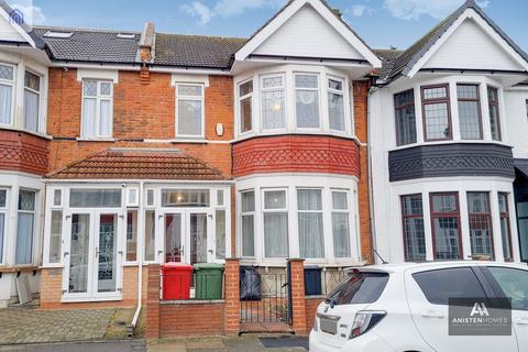 3 bedroom terraced house for sale, Lynford Gardens, Seven Kings, Essex IG3 9LY