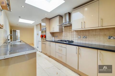 39 Lynford Gardens, Ilford, IG3 9LY