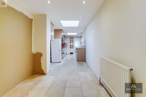 39 Lynford Gardens, Ilford, IG3 9LY