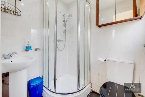 39 Lynford Gardens, Ilford, IG3 9LY