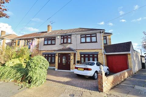 18 Esk Way, Romford, RM1 4YH