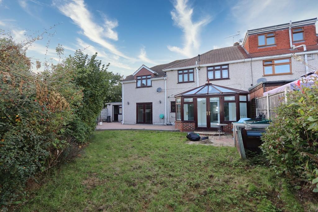 Esk Way, Romford, RM1 5 bed semi-detached house - £630,000