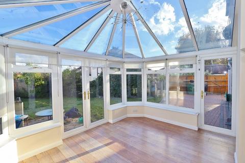 18 Esk Way, Romford, RM1 4YH
