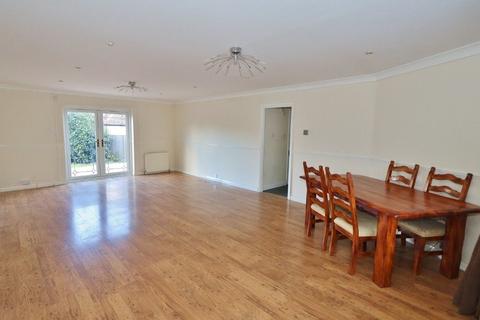 18 Esk Way, Romford, RM1 4YH