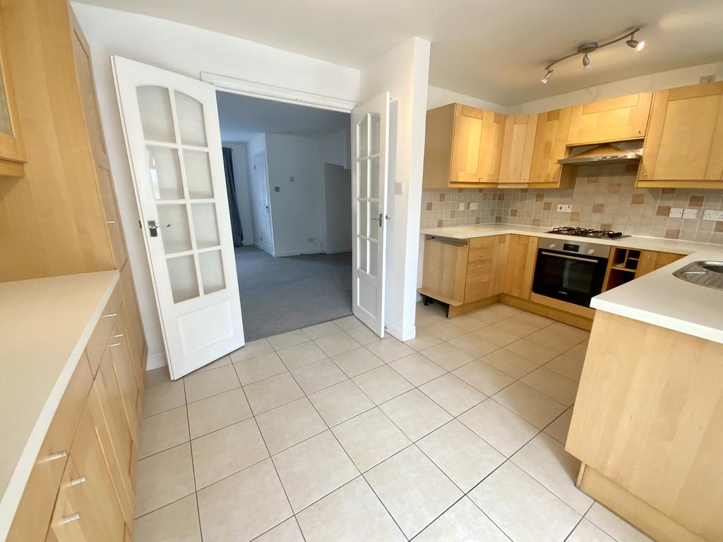 Phoenix Drive, Wateringbury ME18 3 bed detached house £1,650 pcm (£