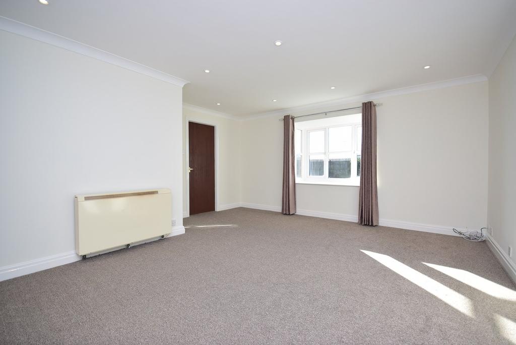 Oakwood Close, BLACKPOOL, FY4 2 bed apartment £595 pcm (£137 pw)