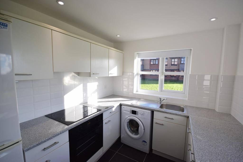 Oakwood Close, BLACKPOOL, FY4 2 bed apartment £595 pcm (£137 pw)