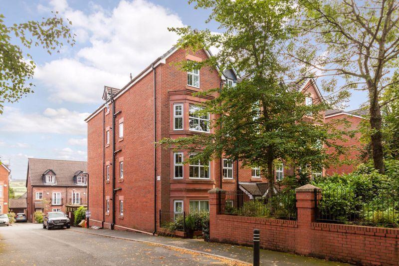 Wigan Road, Standish, WN1 2RF 2 bed apartment £775 pcm (£179 pw)