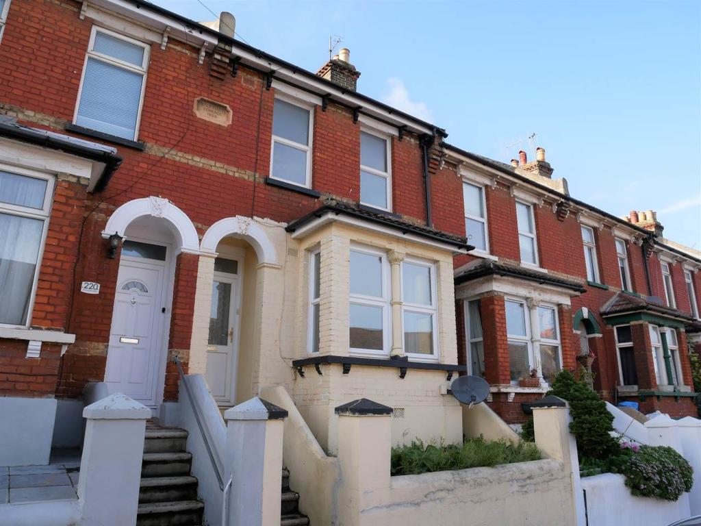 Rochester Street, Chatham, Kent 3 bed terraced house £1,200 pcm (£277 pw)