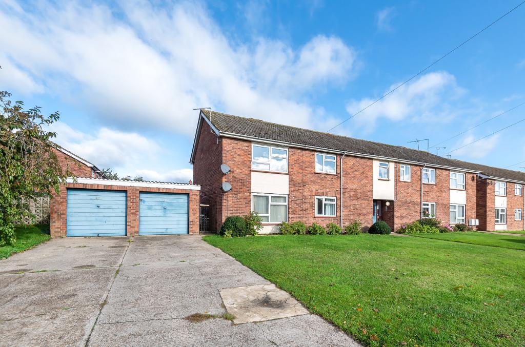 Colchester Road, Ardleigh, Essex, CO7 7NS 2 bed flat £180,000