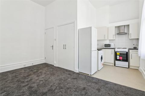 Studio to rent, Horbury Crescent, London, W11