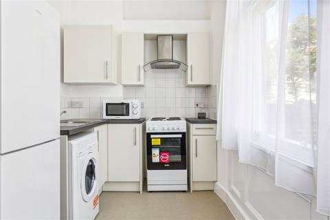 Studio to rent, Horbury Crescent, London, W11