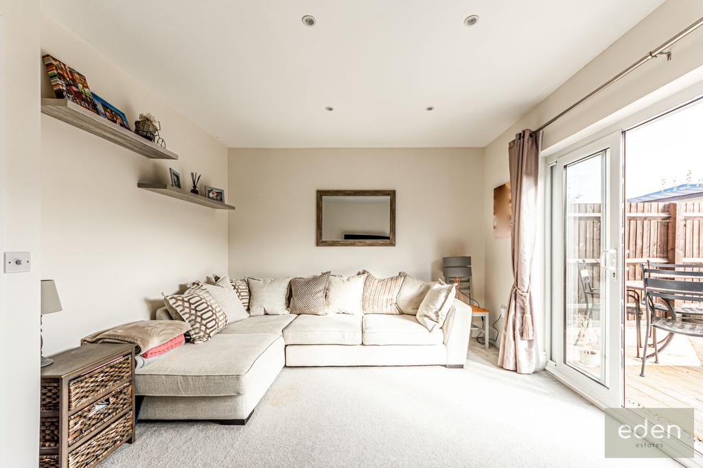 Albion Drive, Larkfield, ME20 3 bed semidetached house £390,000