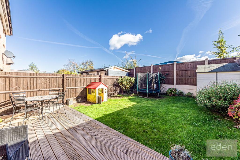 Albion Drive, Larkfield, ME20 3 bed semidetached house £390,000