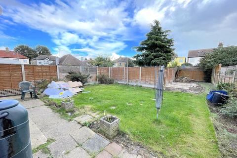 3 bedroom semi-detached house to rent - Seaforth Grove, Southend-On-Sea