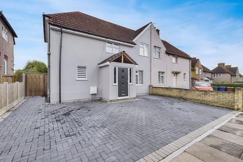 9 Field Road, Aveley, South Ockendon, RM15 4AL
