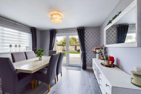 9 Field Road, Aveley, South Ockendon, RM15 4AL
