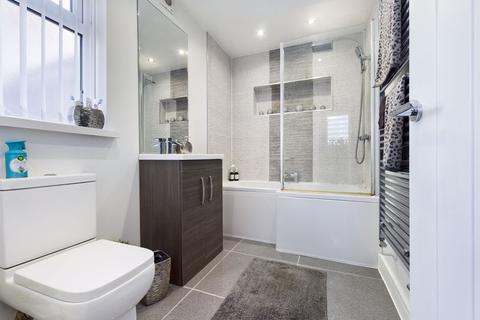 9 Field Road, Aveley, South Ockendon, RM15 4AL