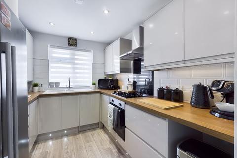 9 Field Road, Aveley, South Ockendon, RM15 4AL