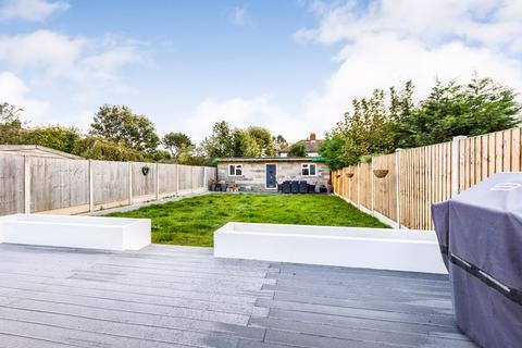 9 Field Road, Aveley, South Ockendon, RM15 4AL