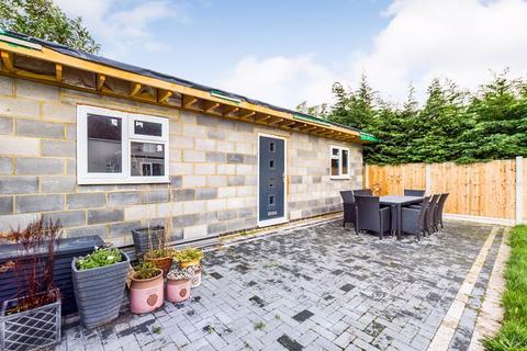 9 Field Road, Aveley, South Ockendon, RM15 4AL