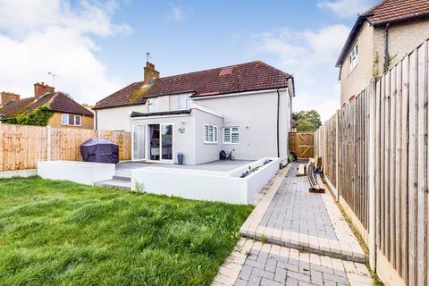 9 Field Road, Aveley, South Ockendon, RM15 4AL