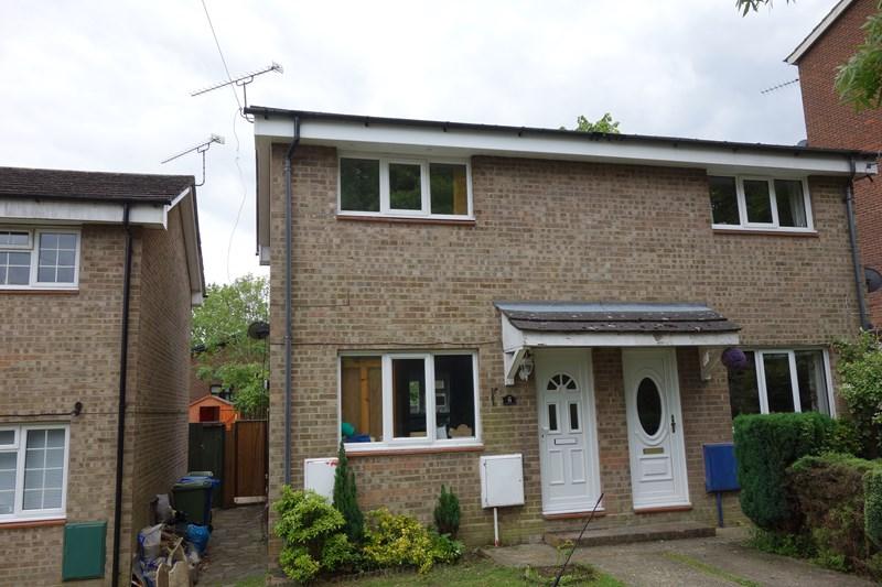 St Josephs Road, Aldershot 2 bed semidetached house £950 pcm (£219 pw)