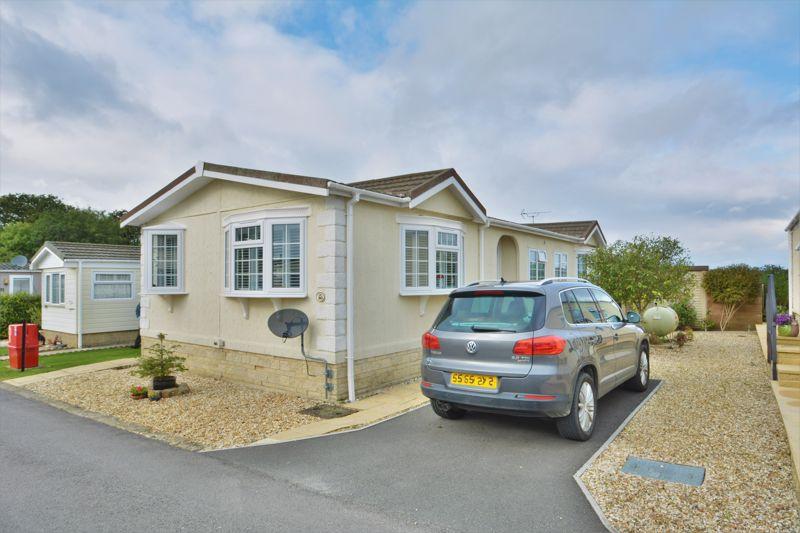 Greenacres Park, Meysey Hampton... 3 bed detached bungalow £157,500